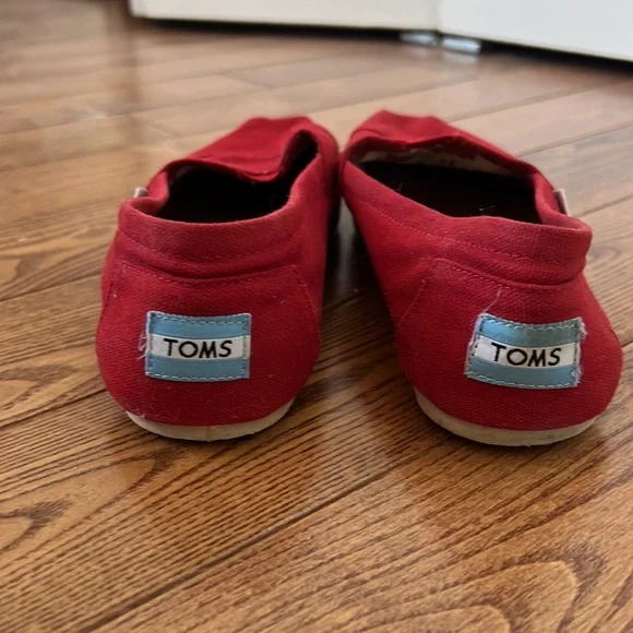 Fun Red TOMS! - Picture 2 of 5